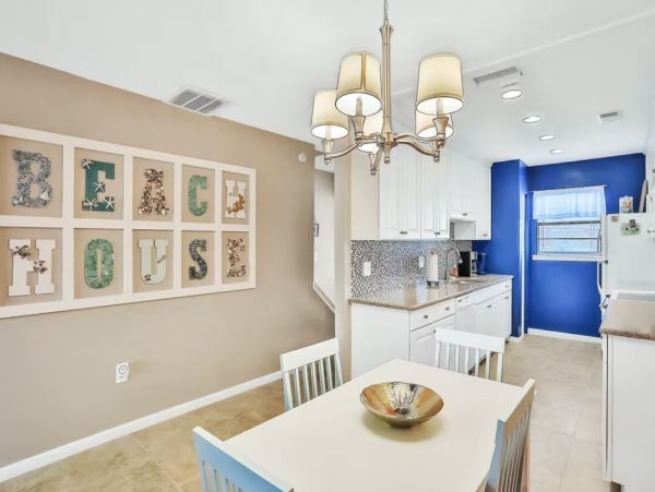 Charming Town House in Indian Shores with Tennis Pool