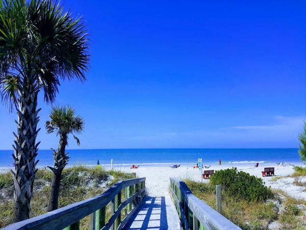 Charming Town House in Indian Shores with Tennis Pool