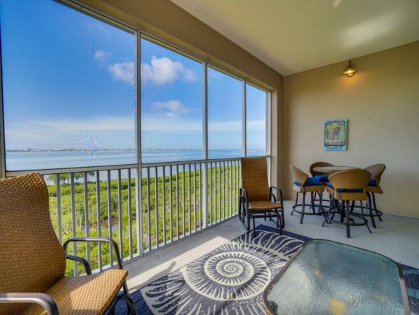 Bayfront Vacation Condo in Bradenton with Pool & Hot Tub