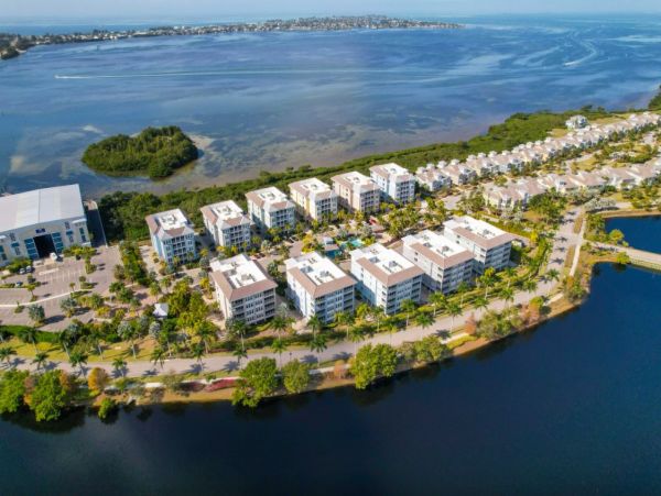 Bayfront Vacation Condo in Bradenton with Pool & Hot Tub
