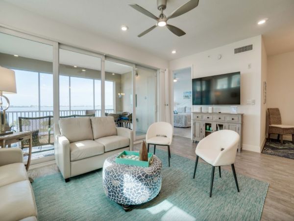 Bayfront Vacation Condo in Bradenton with Pool & Hot Tub