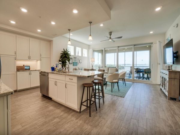 Bayfront Vacation Condo in Bradenton with Pool & Hot Tub
