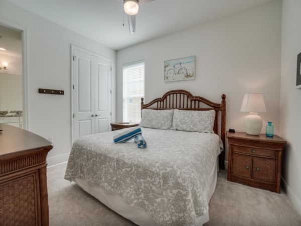 Bayfront Vacation Condo in Bradenton with Pool & Hot Tub