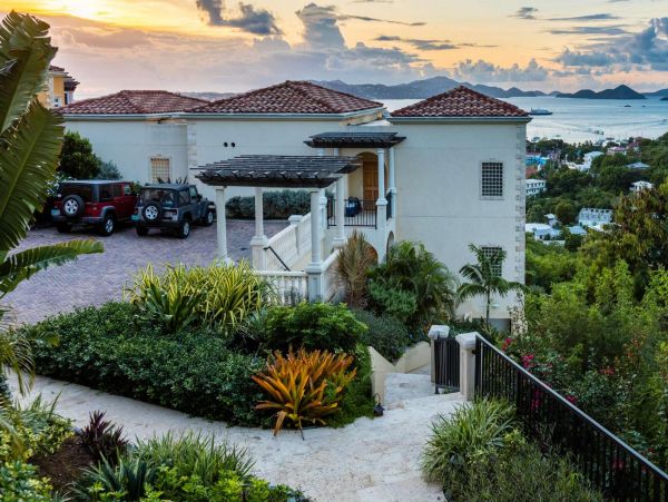 St. John Luxury Villa Rentals - Modern 3-Bedroom Villa with Ocean Views near Cruz Bay