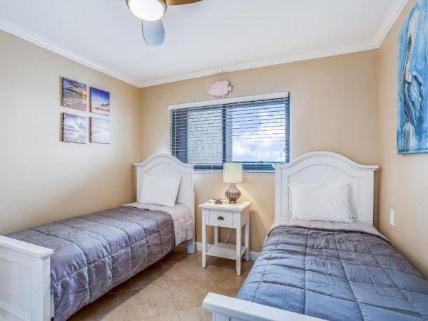 On Beach Fort Myers Vacation Condo Two Bedrooms Gulf Views