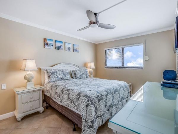 On Beach Fort Myers Vacation Condo Two Bedrooms Gulf Views