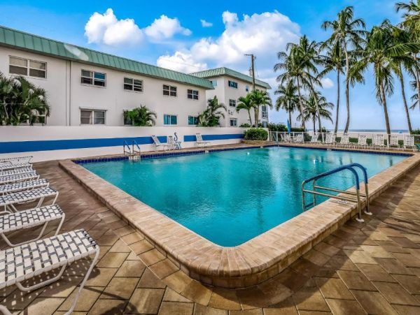 On Beach Fort Myers Vacation Condo Two Bedrooms Gulf Views