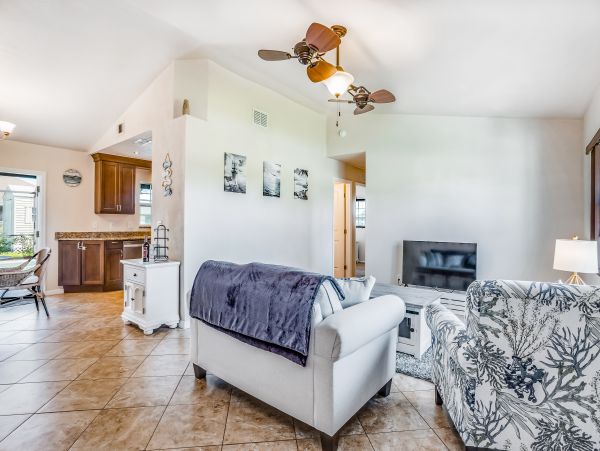 Cape Coral Three Bedroom Pool Home Sleeps Six Guests