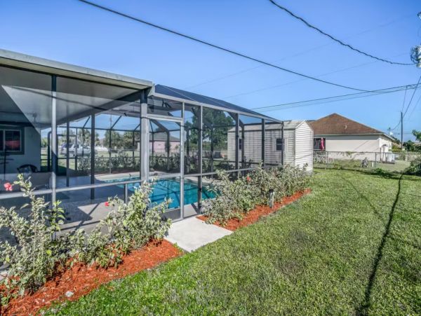 Cape Coral Three Bedroom Pool Home Sleeps Six Guests