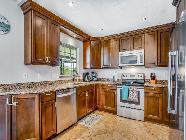 Cape Coral Three Bedroom Pool Home Sleeps Six Guests