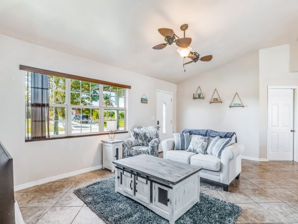 Cape Coral Three Bedroom Pool Home Sleeps Six Guests