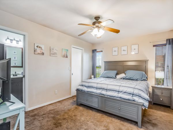 Cape Coral Three Bedroom Pool Home Sleeps Six Guests