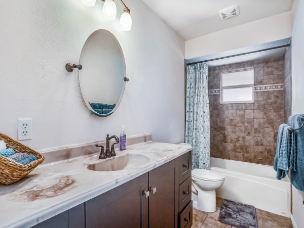 Cape Coral Three Bedroom Pool Home Sleeps Six Guests