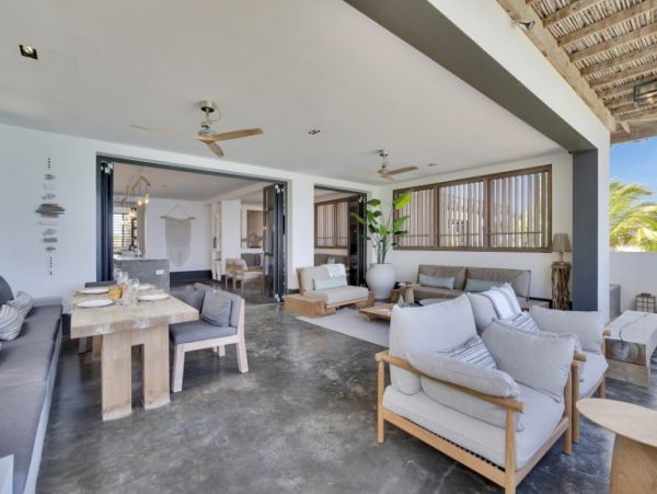 Bonaire Oceanfront Five Bedroom Vacation Villa