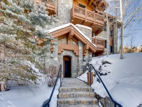 Chic Ski in Ski out Lodge in Beaver Creek with Great Views