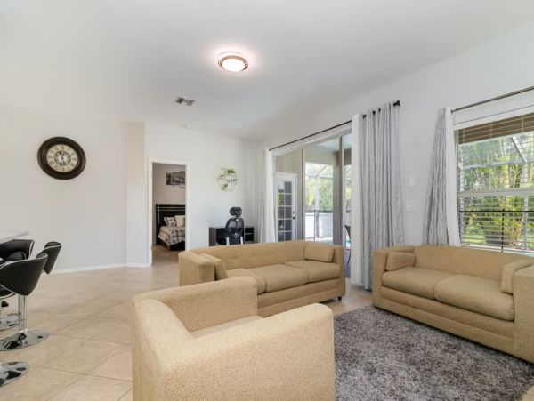 Cape Coral Three Bedroom Vacation Home with Caged Pool