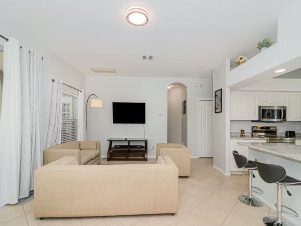 Cape Coral Three Bedroom Vacation Home with Caged Pool