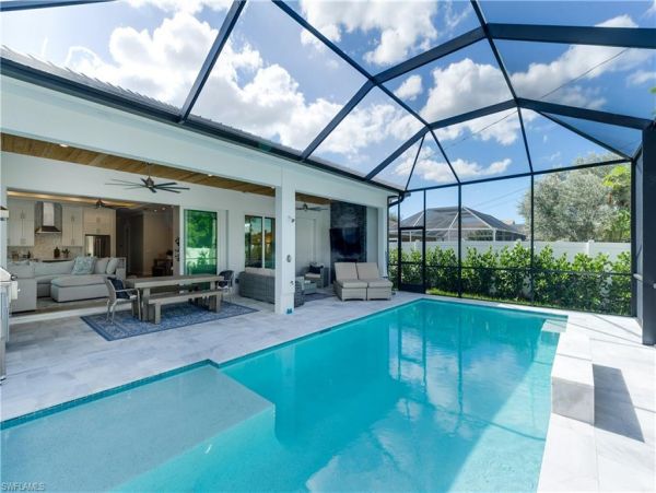 Executive Class Home in Naples Sleeps 10 1.2 Miles to Beach