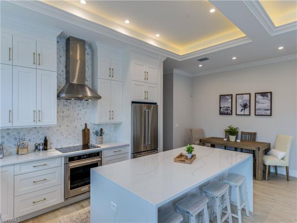 Executive Class Home in Naples Sleeps 10 1.2 Miles to Beach