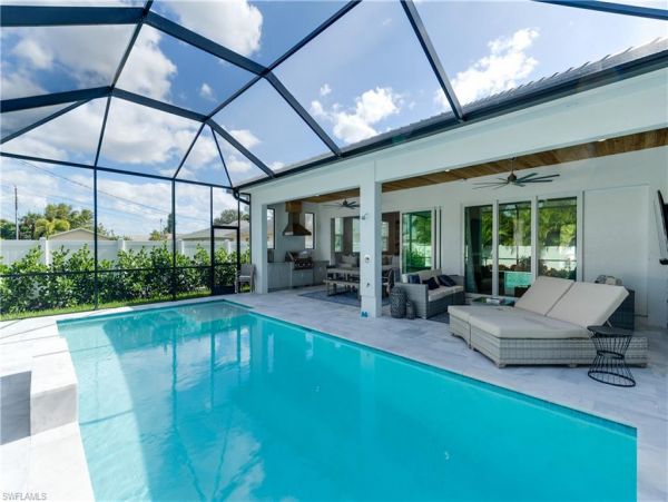 Executive Class Home in Naples Sleeps 10 1.2 Miles to Beach