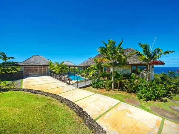 Luxurious Vacation Villa in Kauai Pool Three Bedroom Plus Den