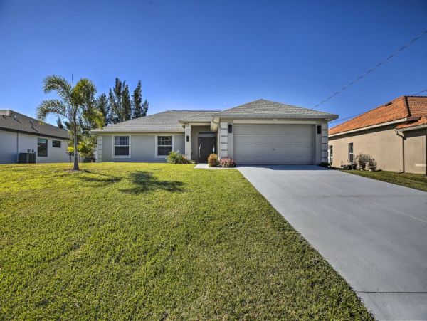 Canal Front Charming 4 Bedroom Home with Screened Patio