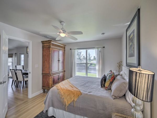 Canal Front Charming 4 Bedroom Home with Screened Patio