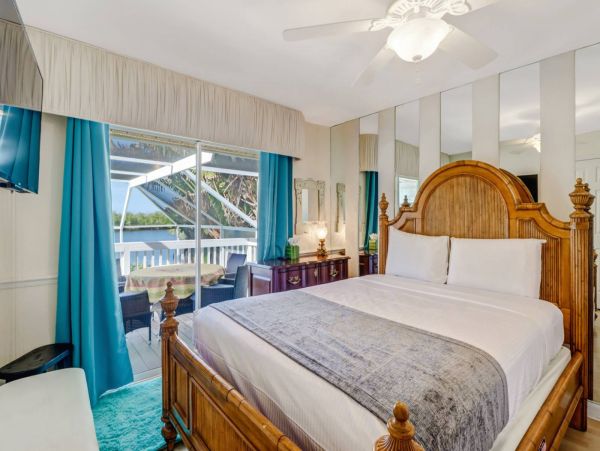 Three Bedroom Bonita Springs Bay Front Vacation Duplex