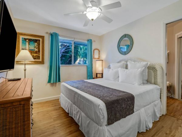 Three Bedroom Bonita Springs Bay Front Vacation Duplex