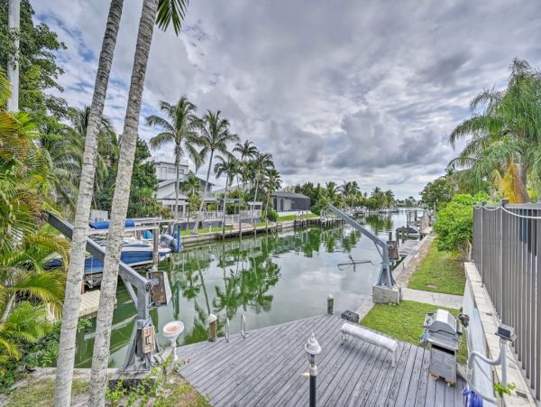 Marco Island Vacation Condo Three Bedrooms with Pool