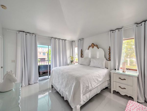 Marco Island Vacation Condo Three Bedrooms with Pool