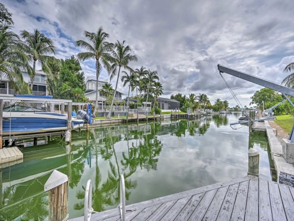 Marco Island Vacation Condo Three Bedrooms with Pool