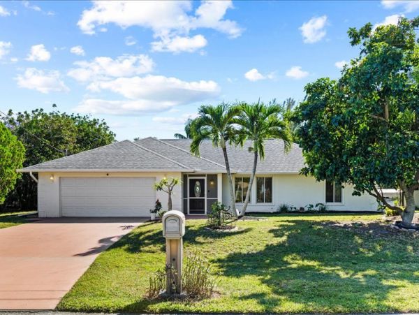 Cape Coral Three Bedroom Vacation Home with Canal View