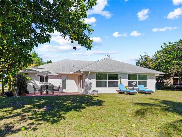 Cape Coral Three Bedroom Vacation Home with Canal View