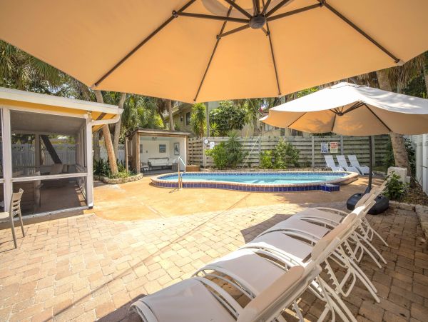Walk to Beach Three Bedroom Vacation Home in Siesta Key