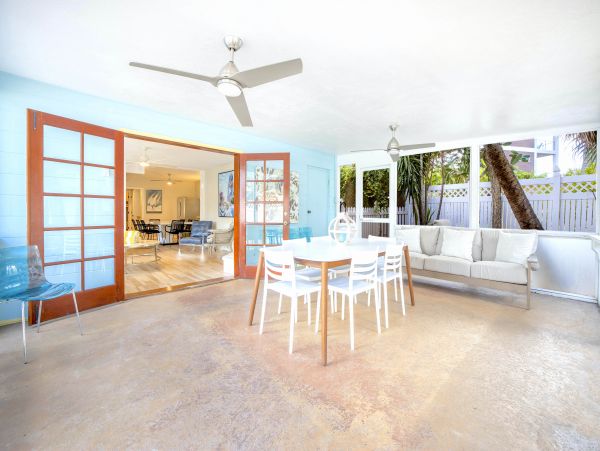 Walk to Beach Three Bedroom Vacation Home in Siesta Key