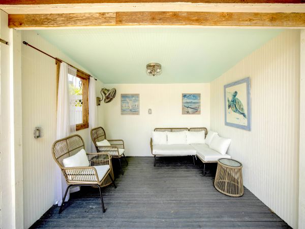 Walk to Beach Three Bedroom Vacation Home in Siesta Key