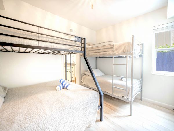 Walk to Beach Three Bedroom Vacation Home in Siesta Key
