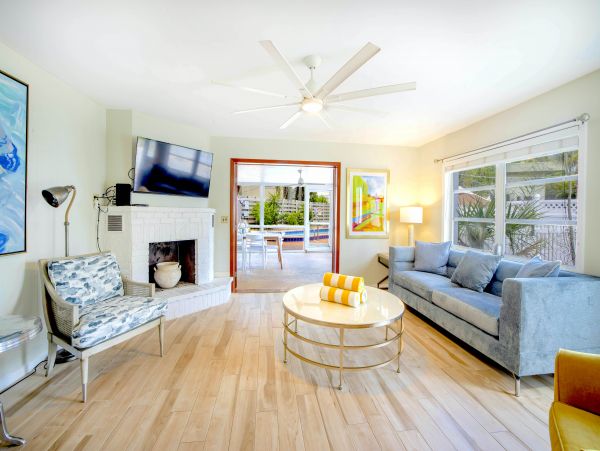 Walk to Beach Three Bedroom Vacation Home in Siesta Key