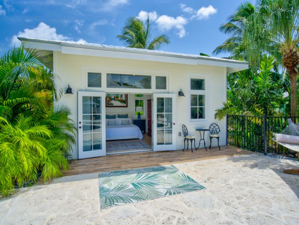 Florida Keys 4 Bedroom Luxury Home + Poolside Apartment