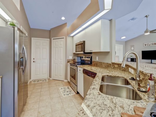 The Perfect Getaway 3 Bedroom Pool Home in SE Cape Coral
