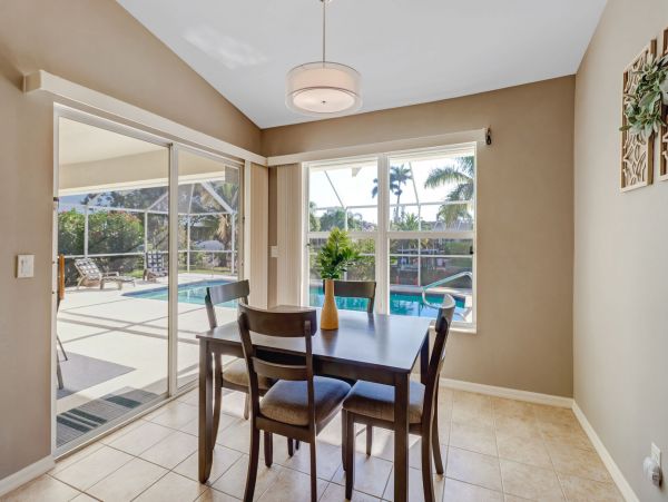 The Perfect Getaway 3 Bedroom Pool Home in SE Cape Coral