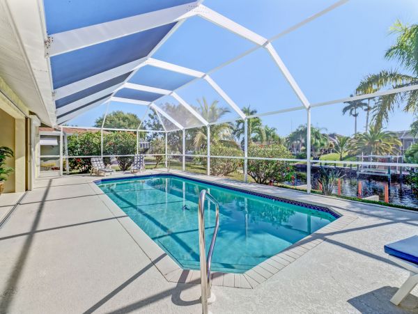 The Perfect Getaway 3 Bedroom Pool Home in SE Cape Coral