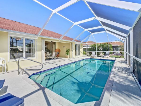 The Perfect Getaway 3 Bedroom Pool Home in SE Cape Coral