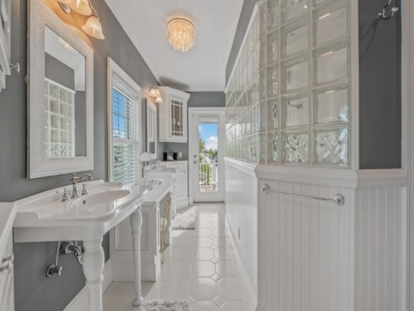 Luxury Anna Maria 4 Bedroom Home with Private Pool & Spa