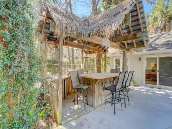 Hilton Head Home with Private Pool & Outdoor Bar/Kitchen