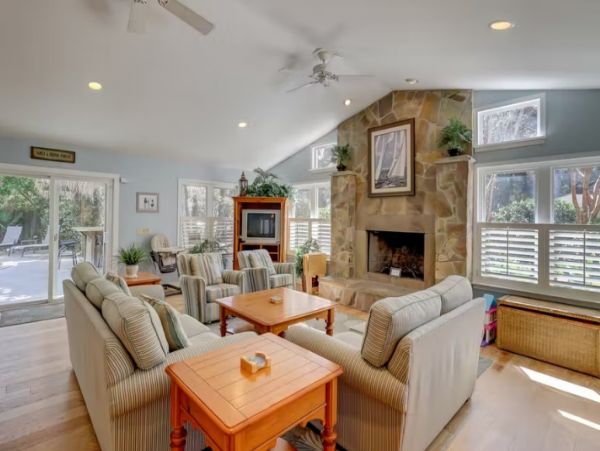 Hilton Head Home with Private Pool & Outdoor Bar/Kitchen