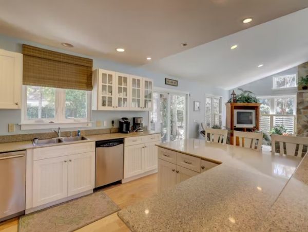 Hilton Head Home with Private Pool & Outdoor Bar/Kitchen