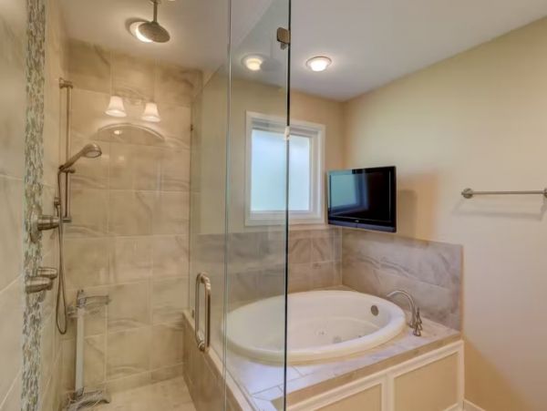 Hilton Head Home with Private Pool & Outdoor Bar/Kitchen