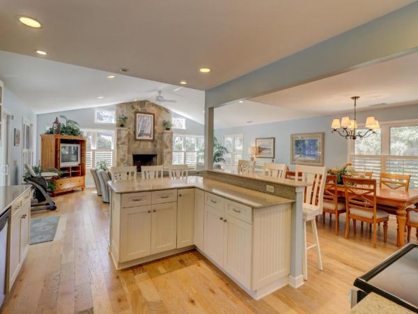 Hilton Head Home with Private Pool & Outdoor Bar/Kitchen